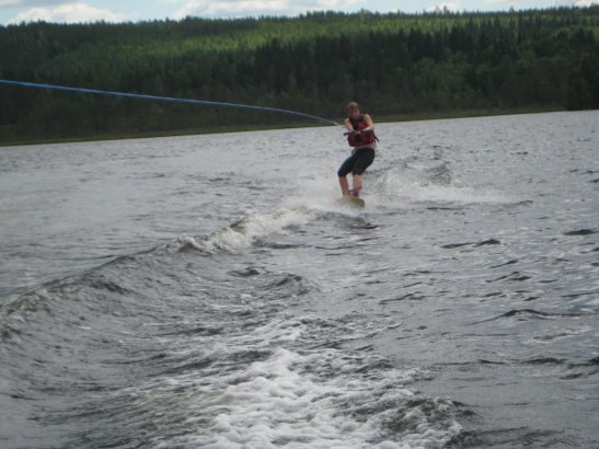 wakeboardsinvigning i mellasjön med familjen. Rider: ciszi.