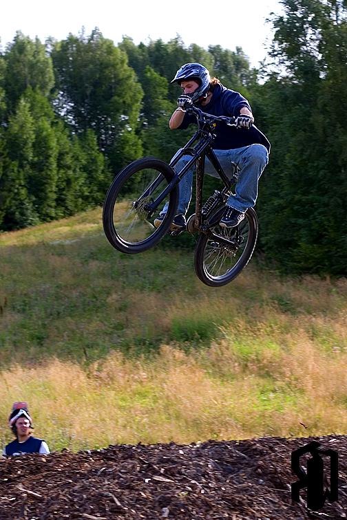 cyklar igen. Photo: Kw Olsson. Rider: Love Göransson.