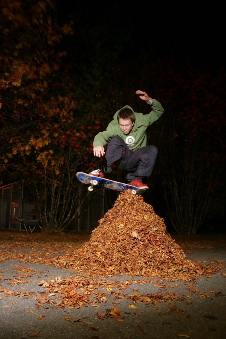 Ollie lövhög!. Photo: Jonas Sundqvist. Rider: Tobias Sundqvist.