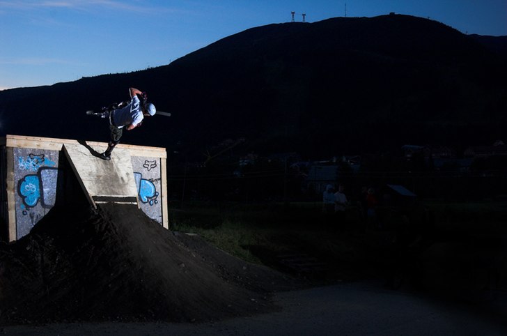 Footplant. Photo: Johan Wennerström (JohanWennerstrom.se). Rider: Jens Nyström (www.northextremeteam.com.
