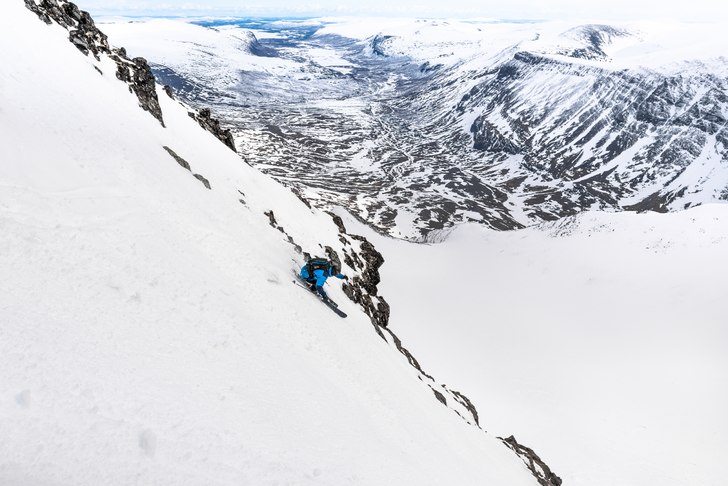 Andy Vogel laddar tar ut svängarna i kratern till. Photo: Axel Adolfsson.