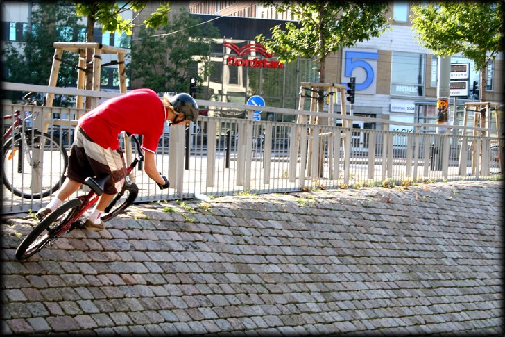 här cyklar vi!. Photo: Ludvig ranås. Rider: joakim croy+ alf.