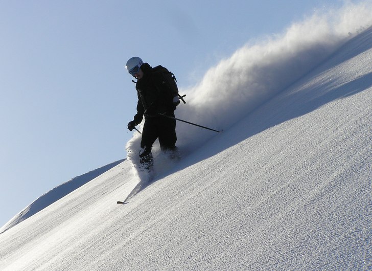 En fin dag med dygnsgammalt puder på nordalsfjäl. Photo: Jimmy Berglund. Rider: Michael Spendel.