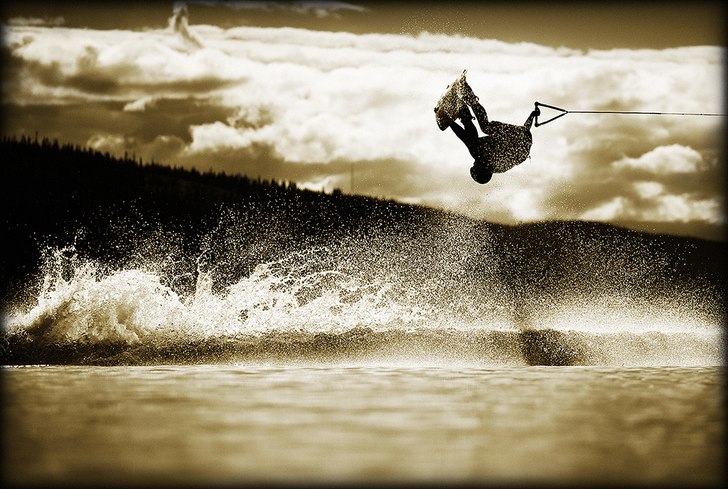 Wakeboard-SM i Åre 2010
Gör sig så klart bätt. Photo: Thomas Lundman. Rider: Okänd.