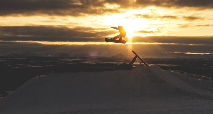pole jam/board jam/bro jam. Photo: August Forsman. Rider: Samuel Ærø/August Jonsson Ärlemar.
