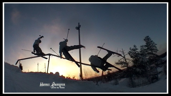 En av mina kompisar som släma på en kink rail.... Photo: hannes.. kompis fota. Rider: hannes.