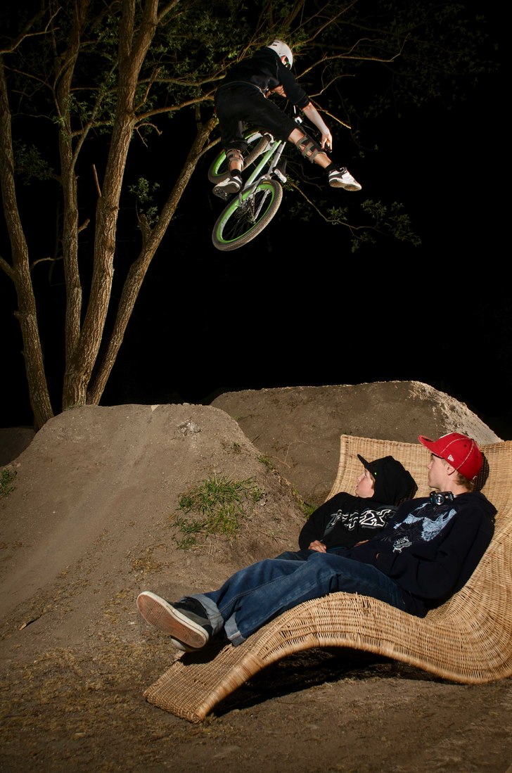 Sweet night sess! 

Och ja den är inspererad av. Photo: Erik Carlsen . Rider: Bohman.