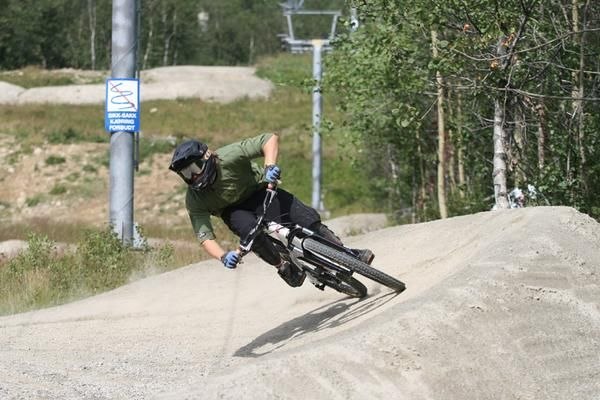 Riding the Geilo Bike park. Photo: Simen Berg. Rider: Thomas Aaby.