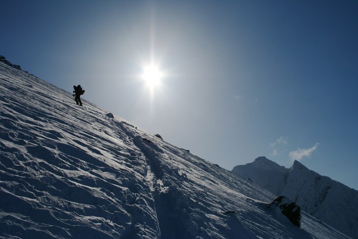 Topptur, en strålande dag på Lyngen utanför Tro. Photo: Erik Brinkman. Rider: Henriette Jordheim.