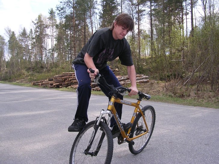 En vanlig dag i Nordmaling på en cykeltur. Photo: Jonas. Rider: Nils.