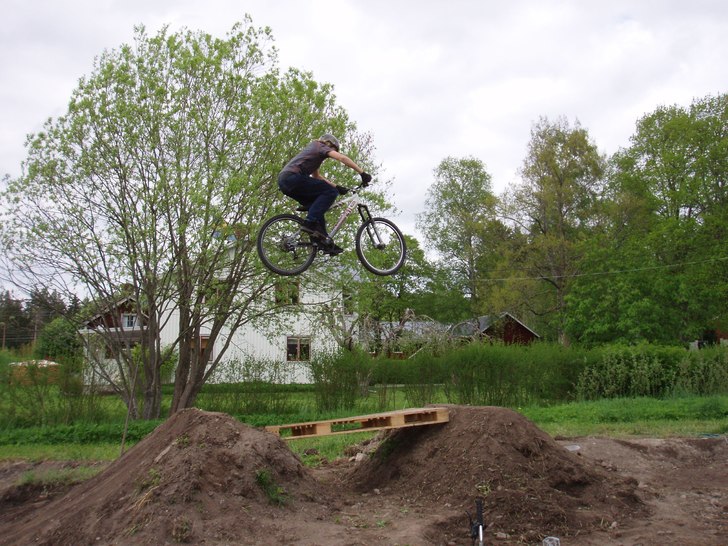 hoppar... Photo: Joel Westlund. Rider: Joar Lundberg.