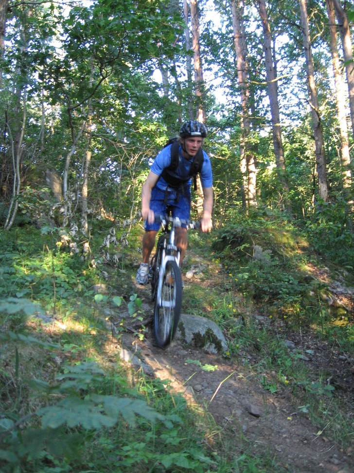 skogcykling. Photo: Tobias Olsson. Rider: Ville Berg-Malmborg.