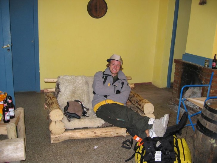 Stort smil i sliten kåk på pampasen i Argentina.. Photo: Vet ikke... Rider: Hans Kristian Valset.
