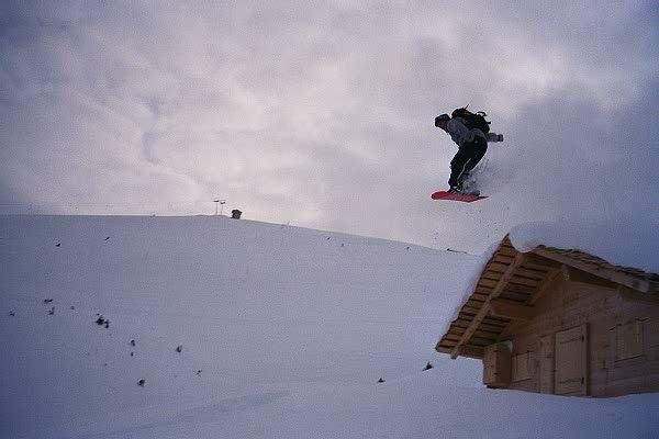 En ganska kul bild på en flygfärd av en gammal b. Photo: P-O Ljung. Rider: Micke Eagle.