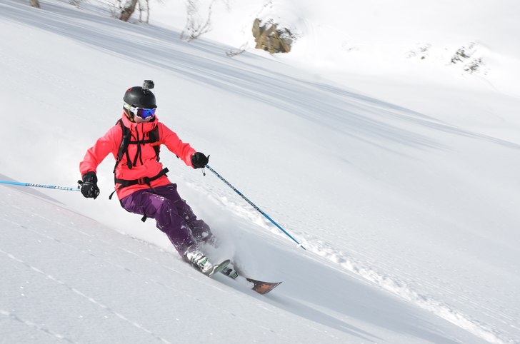 Backcountry åkning i Indien Gulmarg. Det var en v. Photo: Mats Vestin. Rider: Felicia Vestin.