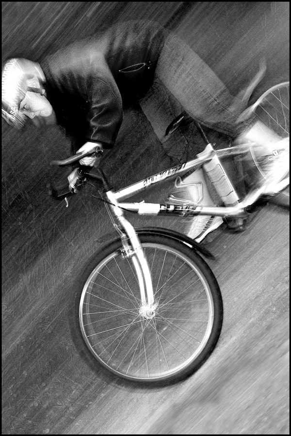 Erik Rockberg, 8 år, i full fart nedför sluttnin. Photo: Ola Rockberg. Rider: Erik Rockberg.
