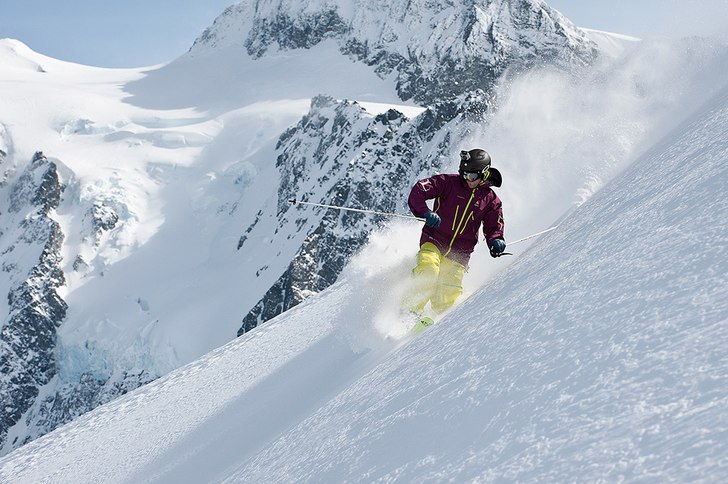 Photo: Corbin Hudacek. Rider: Johan Axelson.