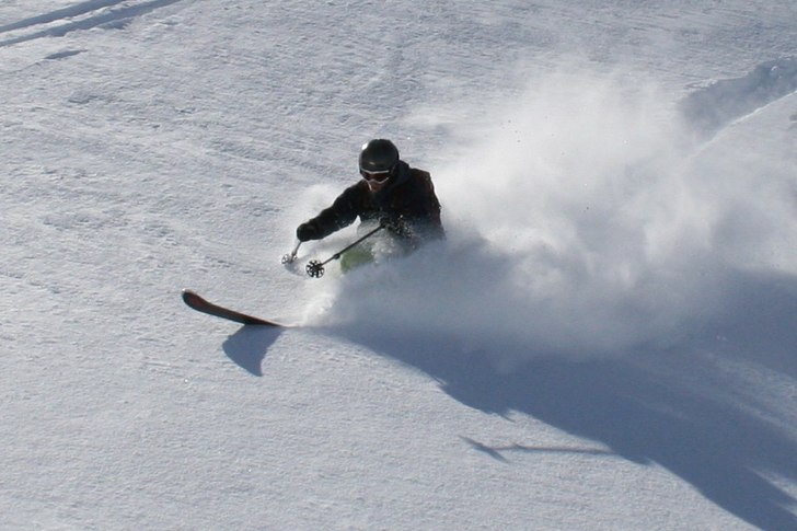 En underbar nysnödag i les deux Alpes. Så här s. Photo: Carl Bruch. Rider: Johan Hasslow.