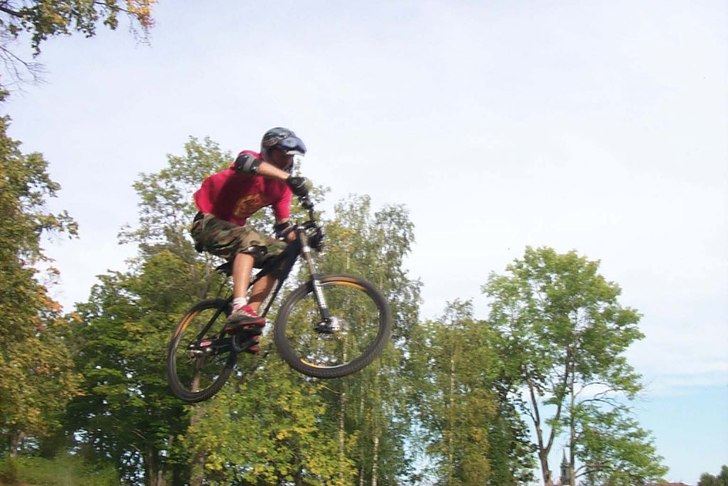flying !. Photo: Pelle Bergström. Rider: Andreas Björnberg.