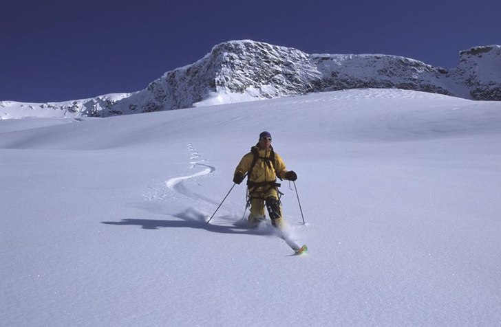 Nuuk Backcountry. Helt helt alene.. Photo: Christian Helweg. Rider: Lars Thorslund.