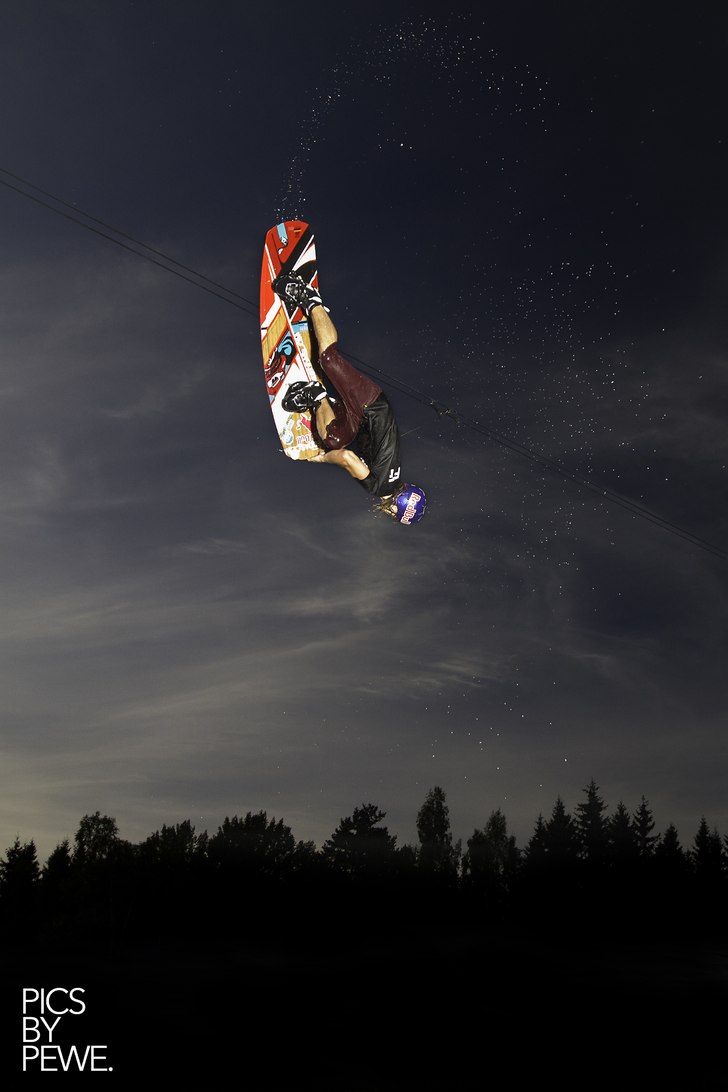 Jeremia in action with Obrien & Redbull

www. Photo: Peter Vahlfridsson. Rider: Jeremia Hoppe.