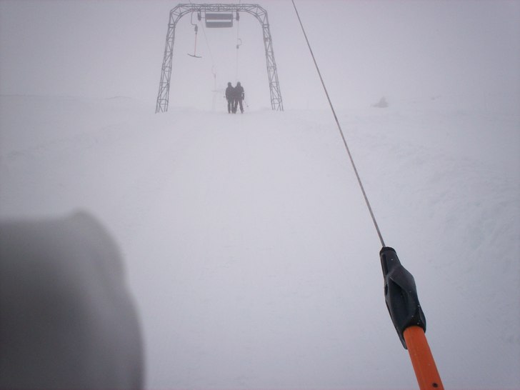 Första åket på väg upp i toppliften. synd de v. Photo: Jag. Rider: jag?.