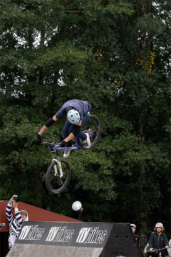 Skogås Bikefight. Photo: Kenneth Einars. Rider: Martin Söderström.