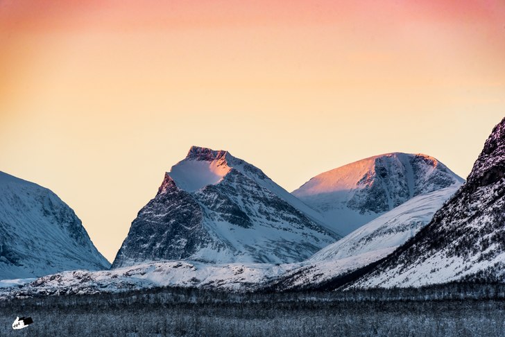 Tuolpagorni under en solnedgång i november 2015. . Photo: Hjalmar Andersson.
