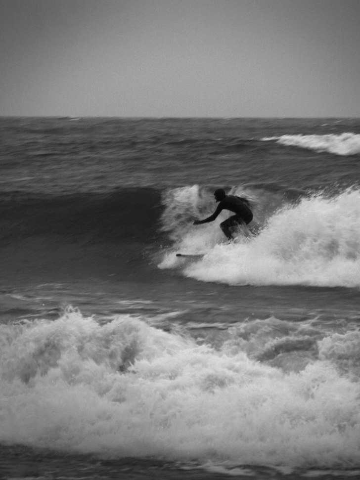 Andreas tog några vågor på eftermiddagen 29okt . Photo: Daniel Forsberg. Rider: Andreas Neves.