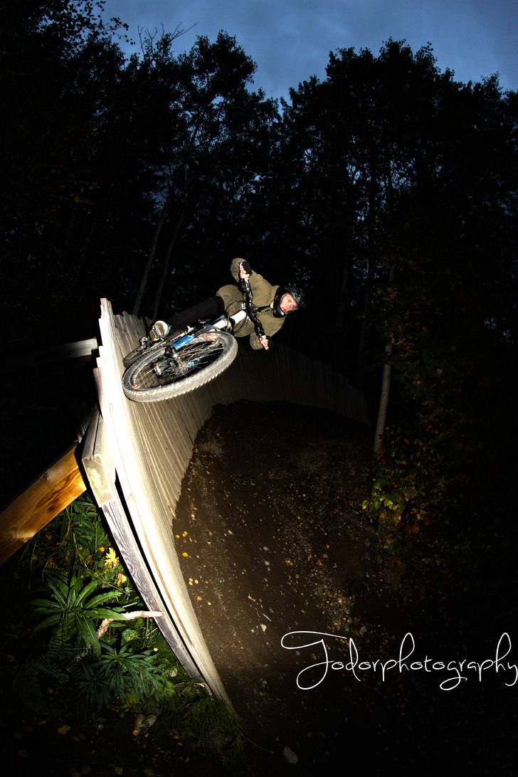 Velo dark. Photo: Robin Todor. Rider: Martin liljeqvist.
