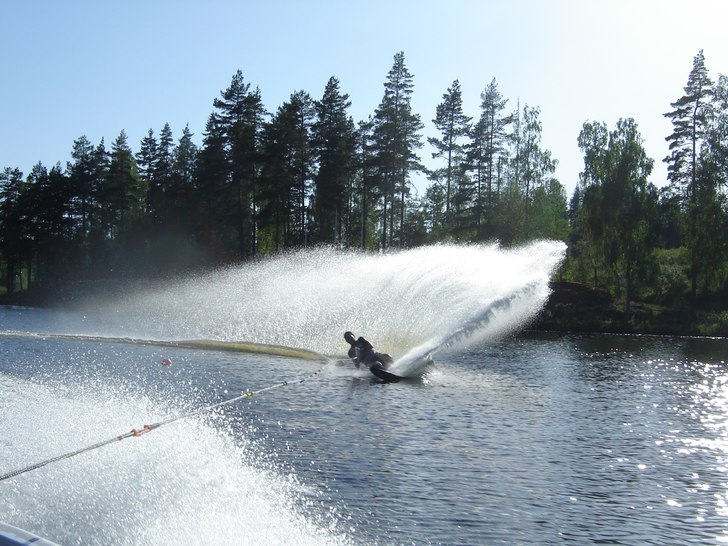 en solig dag på mörtorpssjön;). Photo: Jonatan Linsmeier. Rider: Gustaf Nordenhed.