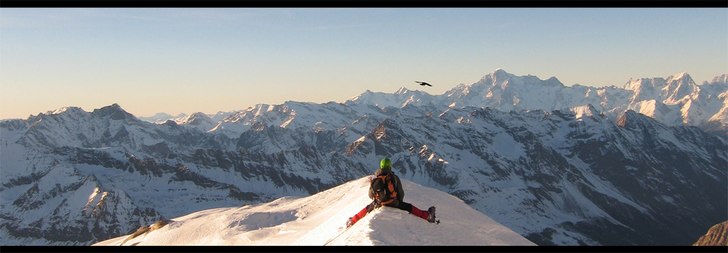 En arbetsplats som denna vore inte helt fel och en. Photo: Christian Türk. Rider: En italiensk filosof som flyger iväg med alpkajan.