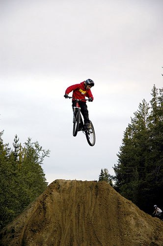 Hoppar lite :). Photo: Mickael. Rider: Robin pikkarainen.