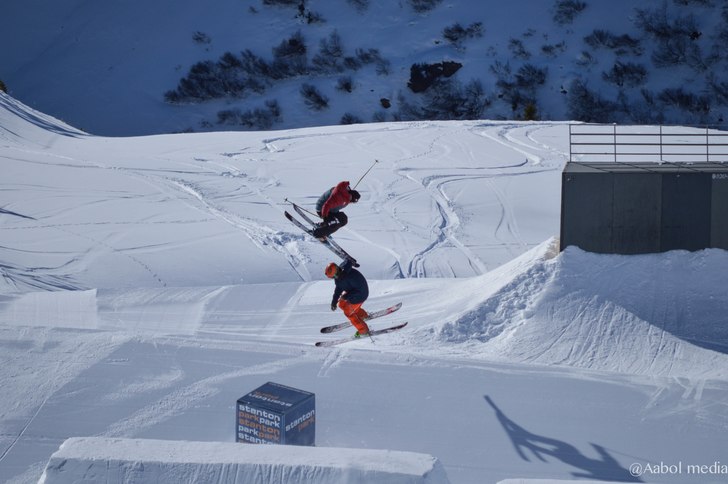 Andreas och Matthias kör varsin 360 samtidigt. Photo: Christoffer Aabol. Rider: Andreas Bryngel och Matthias Karthäuser.