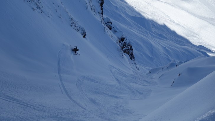 Variante 20b in the book "Freeride Guide Jung. Photo: Roger Fischer. Rider: Martin Strahm.