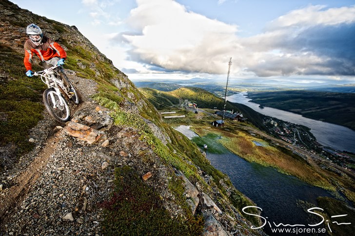 En hård eftermiddag på Skutan med snö, regn, bl. Photo: Simon Sjörén - www.sjoren.se. Rider: Kristian Axelsson.