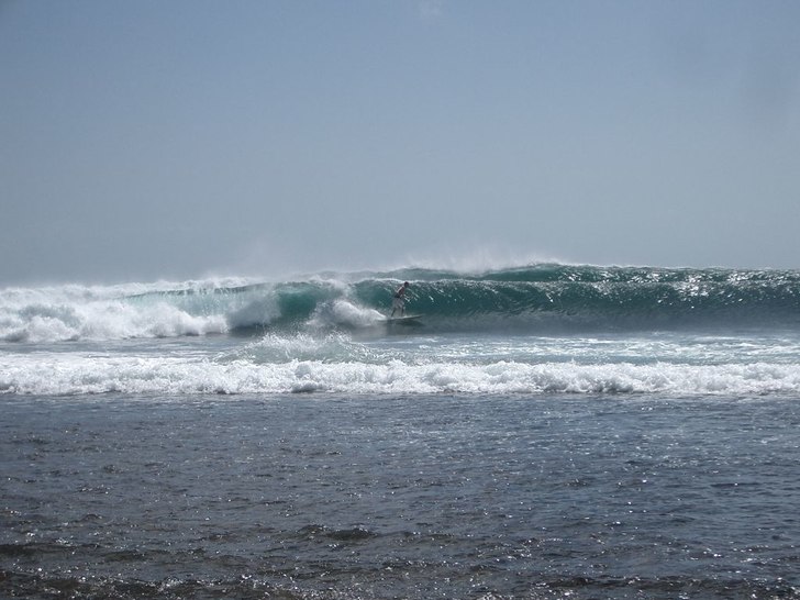 Low tide och hyffsad size.. Photo: Christer Larsson. Rider: Diego Bierman.