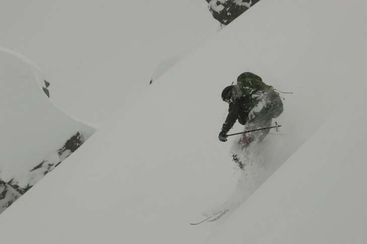 Koppartind är ett fantastiskt fjell för toppturs. Photo: Christer T Harnesk. Rider: Kristian Vestergard.