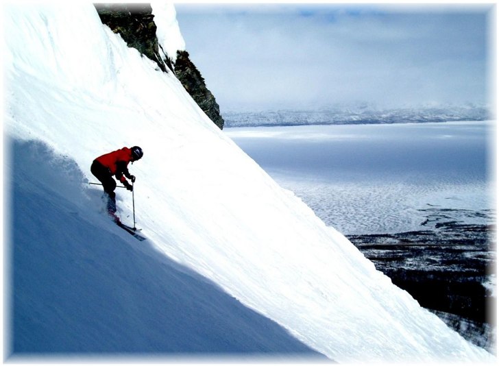 45grader  nedför. Photo: Johan Vall. Rider: Jens Häggström.