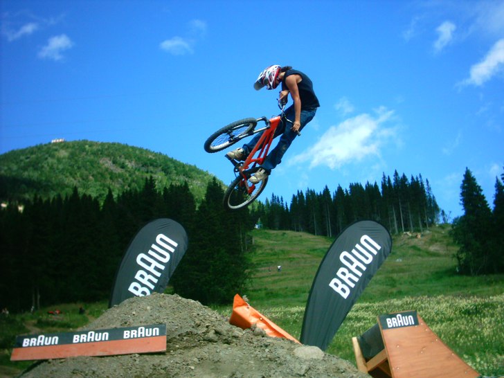 en kille som har en liten hopp session. Photo: tommy silfverblad. Rider: okänd.