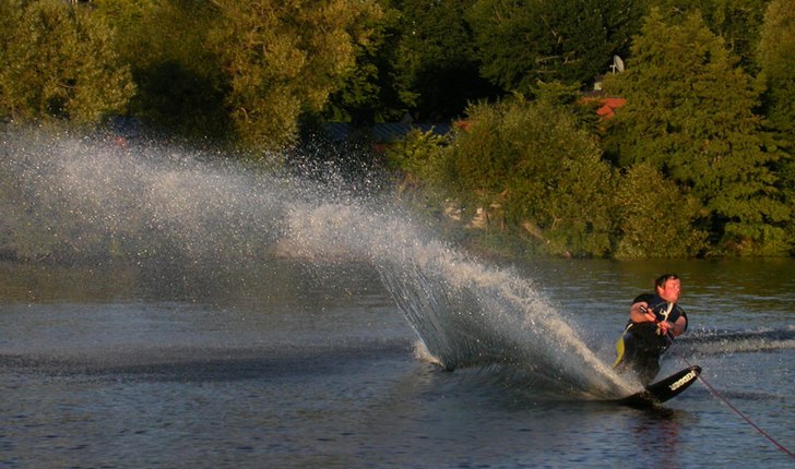 Att åka i solnedgången är alltid trevligt, spec. Photo: Philip Olsson. Rider: Henning Olsson.