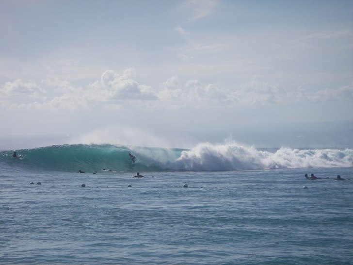 Sjuk tub av en av localsen på Lembongan.. Photo: John Rafstedt. Rider: Lembongan local.