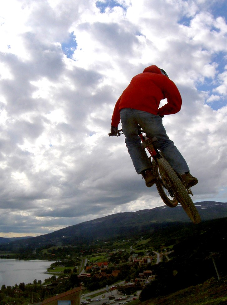 Photo: Johan Lantz. Rider: Tobias Linde.