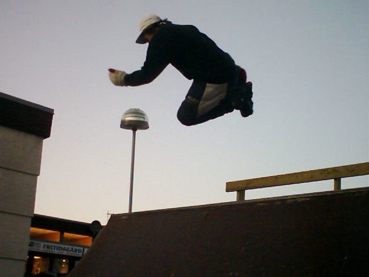 En liten air på blades. Photo: Danne Nord. Rider: Nicke_Twintip.