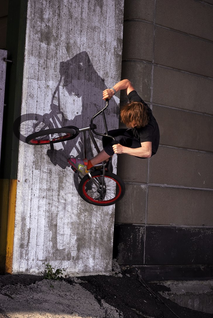 wallride vid willys. Photo: hugo ljungquist. Rider: elias modigs.
