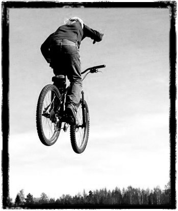fin vårdag på lantz backyard. Photo: niclas olsson. Rider: johan lantz.