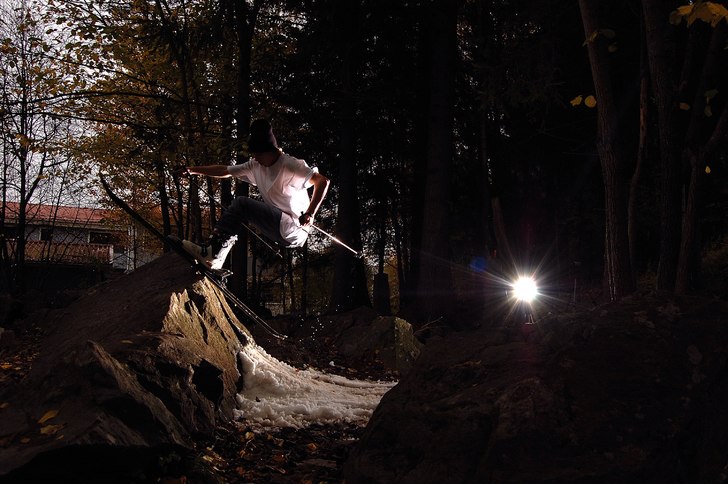 En molnig dag i Oktober bestämde vi oss för att . Photo: Simon Lindberg. Rider: Daniel Jönsson.