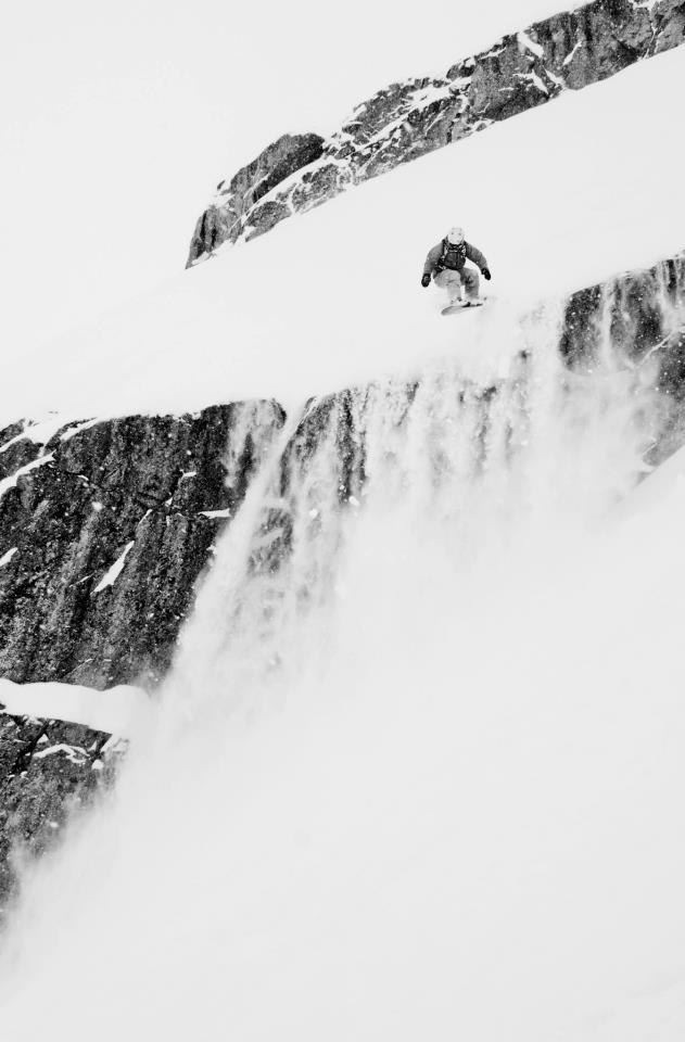 En bunt fördelaktiga foton. Photo: Anders. Rider: Max.