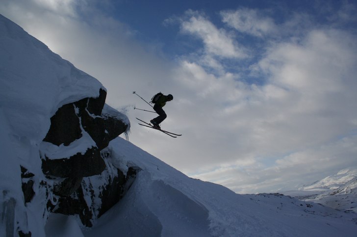 Seth hoppar ut från "Gruvan", sen efter. Photo: Johan Pettersson. Rider: Set Gustavsson.