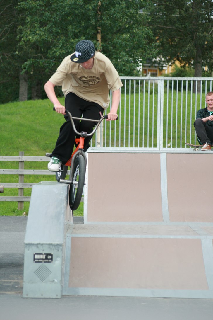 Jag smith,ar lite. Photo: Ante unknown lastname. / Lucas nilsson. Rider: Emil Högström.